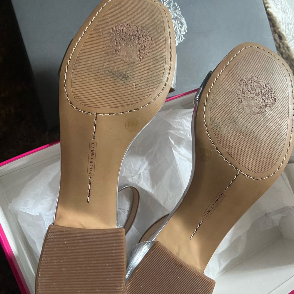 VINCE CAMUTO VC-SASSETA bright silver shoes size 9.5 - Picture 4 of 10
